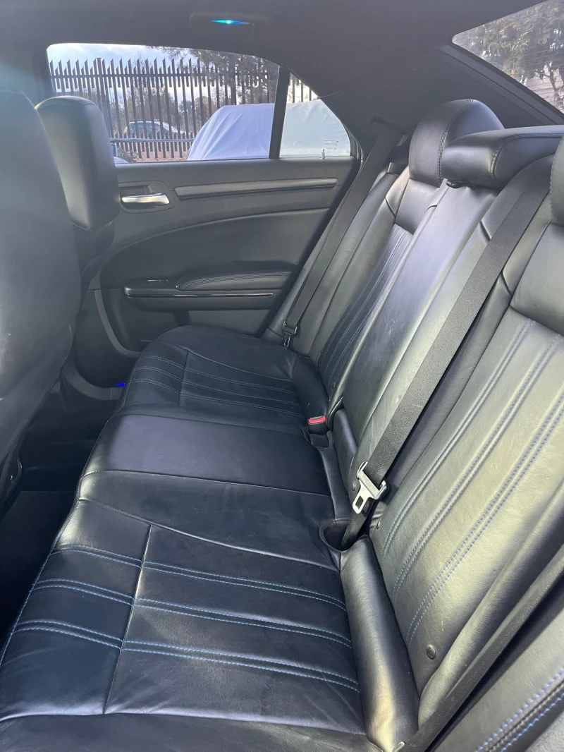 Chrysler 300c, снимка 14 - Автомобили и джипове - 51593400