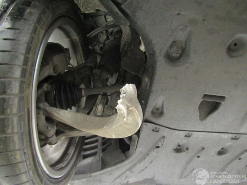 Audi A8 3.0 TDI Quattro, снимка 16 - Автомобили и джипове - 52790632