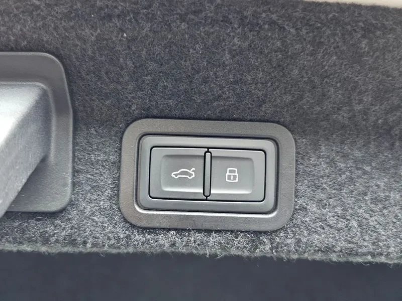 Audi A6 2.0 TFSI, снимка 17 - Автомобили и джипове - 55084451
