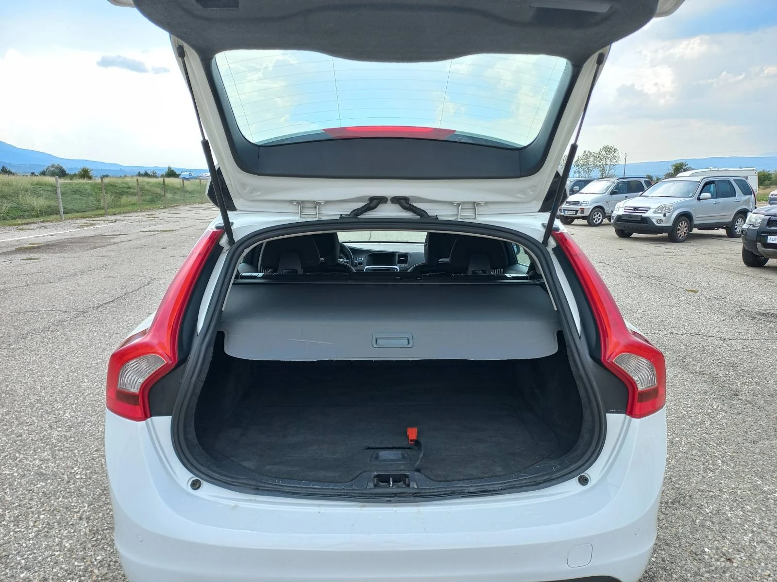 Volvo V60 2, 0 d3 avtomat | Mobile.bg — изображение 11