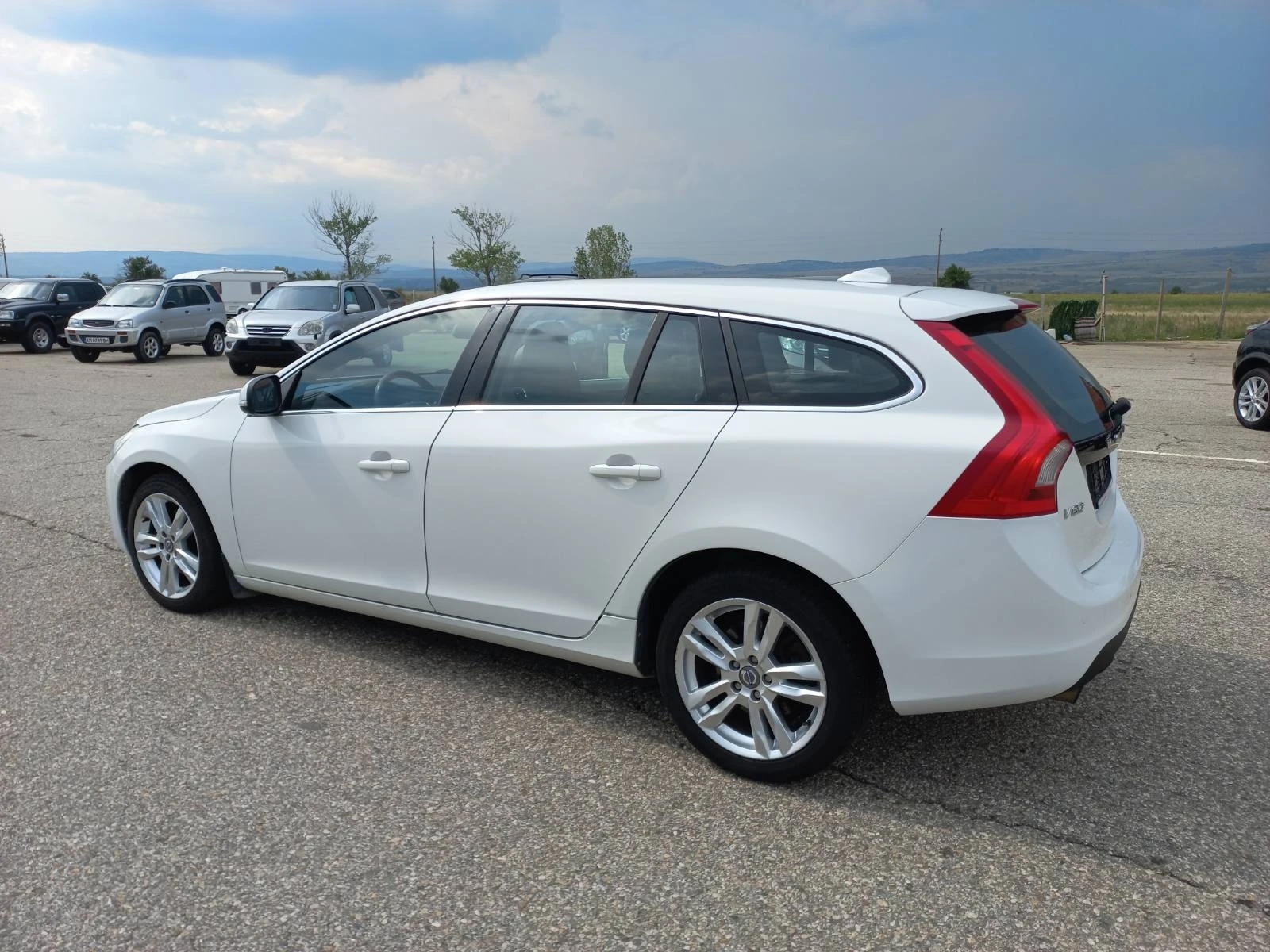 Volvo V60 2,0 d3 - изображение 4