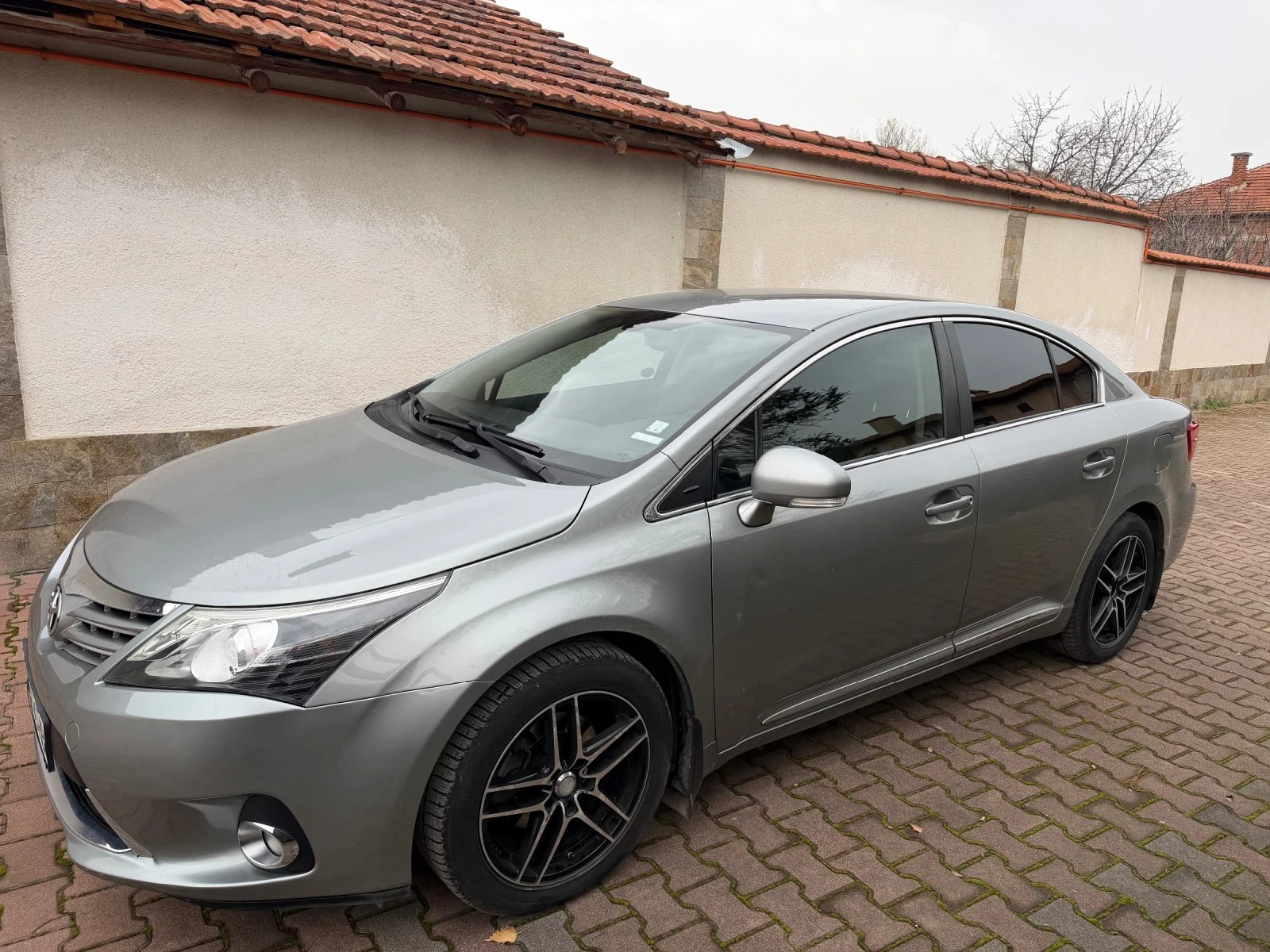 Toyota Avensis 2.0 D-4D, снимка 2 - Автомобили и джипове - 54033706