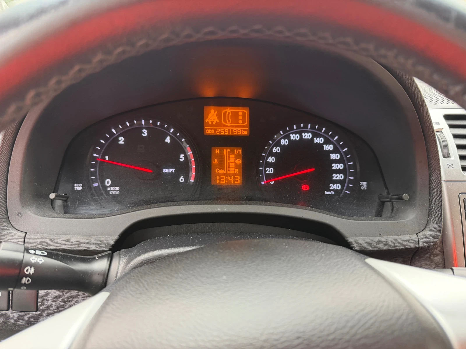 Toyota Avensis 2.0 D-4D, снимка 12 - Автомобили и джипове - 54033706