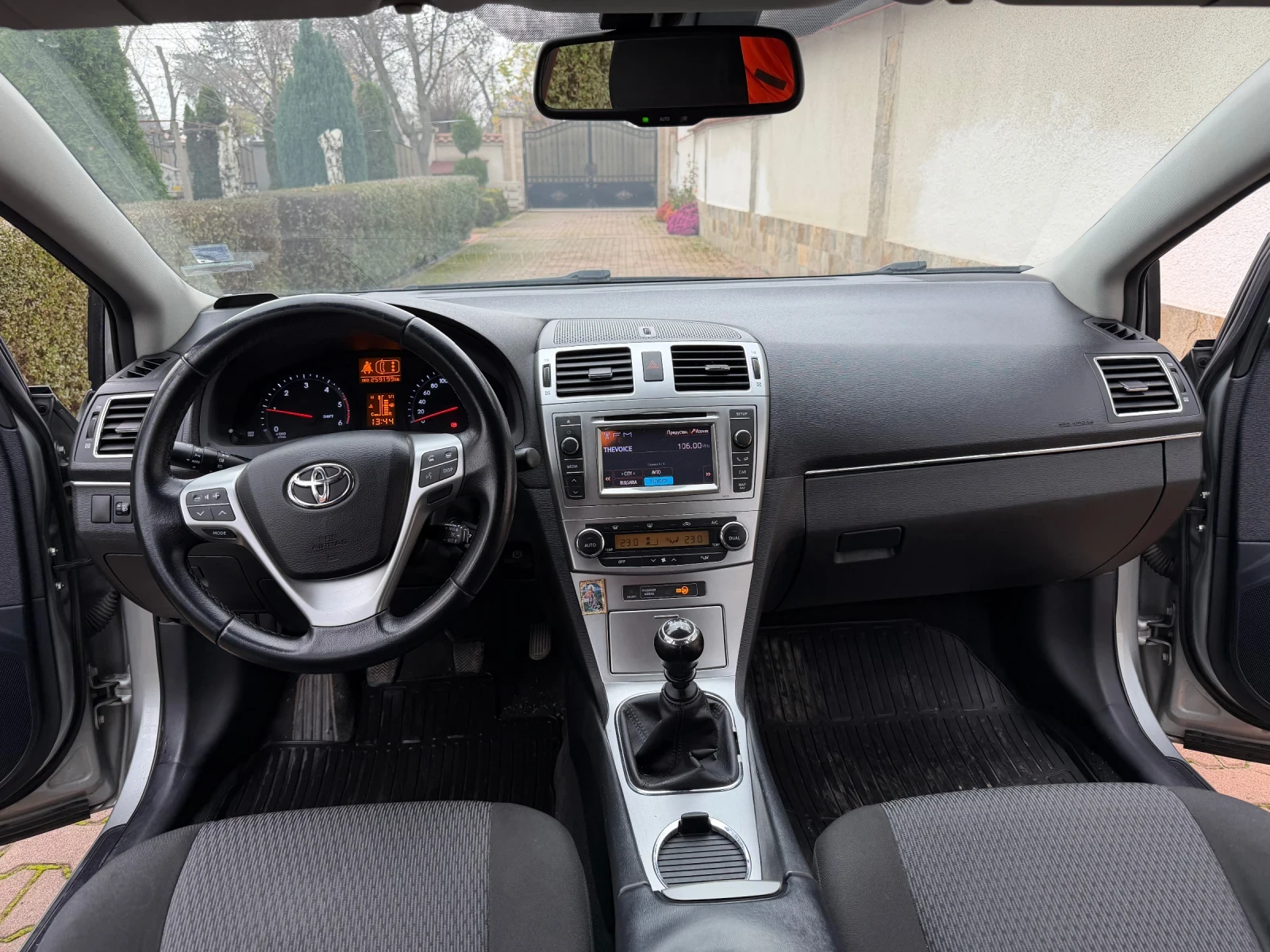 Toyota Avensis 2.0 D-4D, снимка 11 - Автомобили и джипове - 54033706