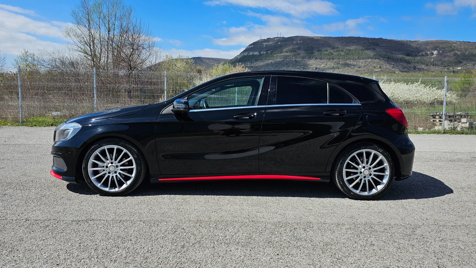 Mercedes-Benz A 200 AMG -LINE Panorama/Premium/NAVI/Distronik, снимка 2 - Автомобили и джипове - 54155889