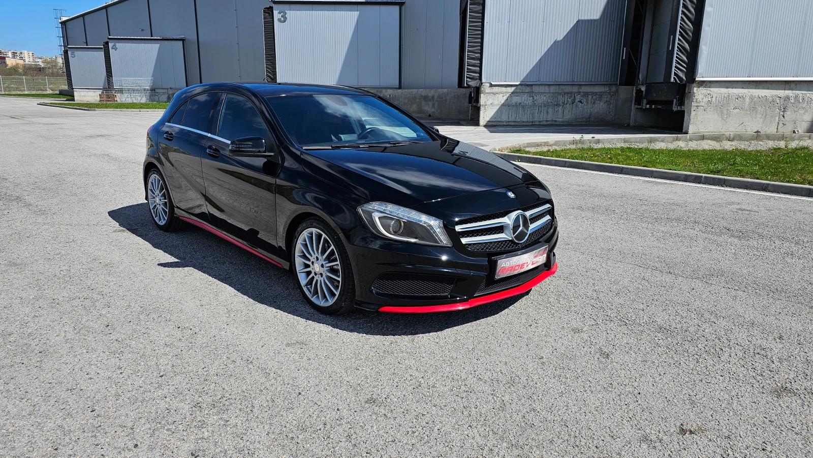 Mercedes-Benz A 200 AMG -LINE Panorama/Premium/NAVI/Distronik, снимка 7 - Автомобили и джипове - 54155889