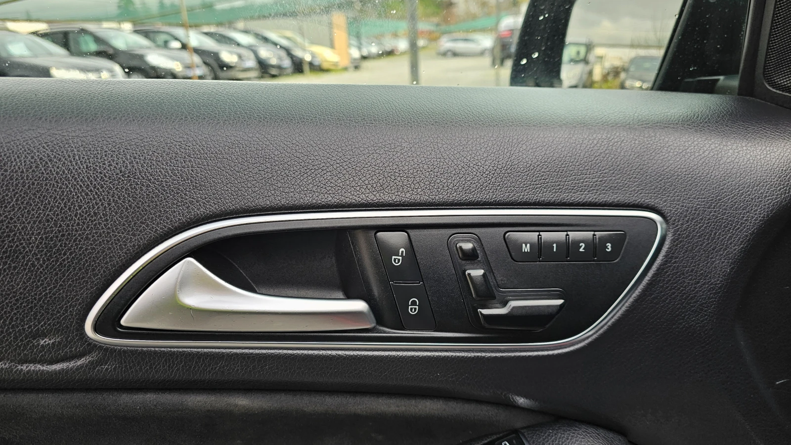 Mercedes-Benz A 200 AMG -LINE Panorama/Premium/NAVI/Distronik, снимка 14 - Автомобили и джипове - 54155889