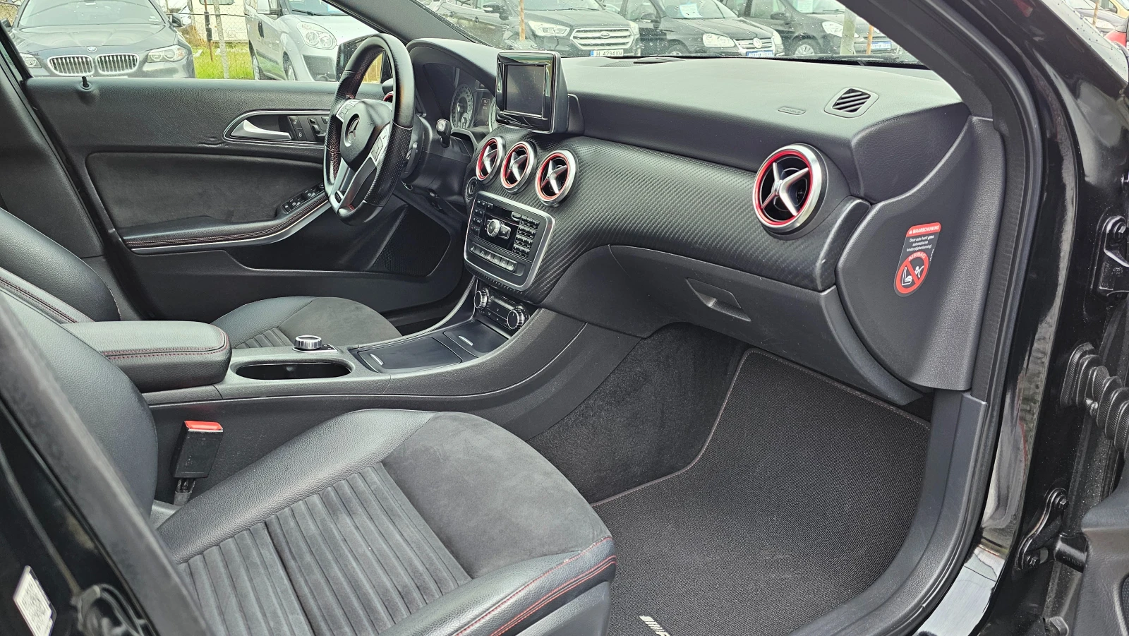 Mercedes-Benz A 200 AMG -LINE Panorama/Premium/NAVI/Distronik, снимка 12 - Автомобили и джипове - 54155889