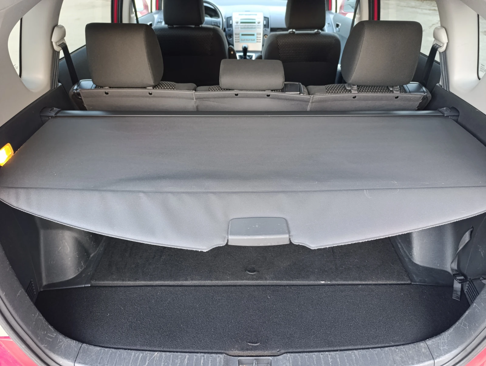 Toyota Corolla verso 2.2 D4D, снимка 14 - Автомобили и джипове - 54231611