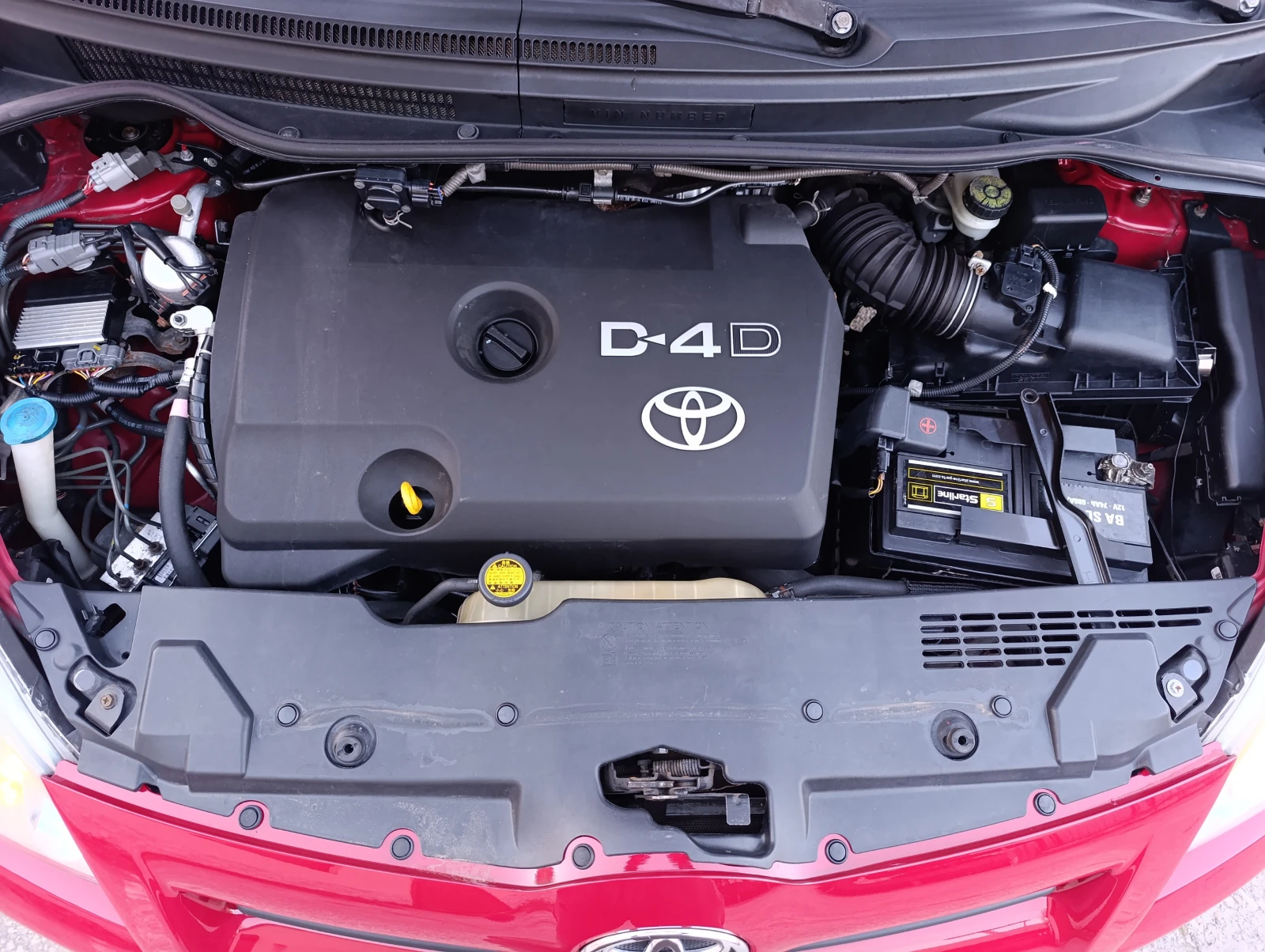 Toyota Corolla verso 2.2 D4D, снимка 6 - Автомобили и джипове - 54231611