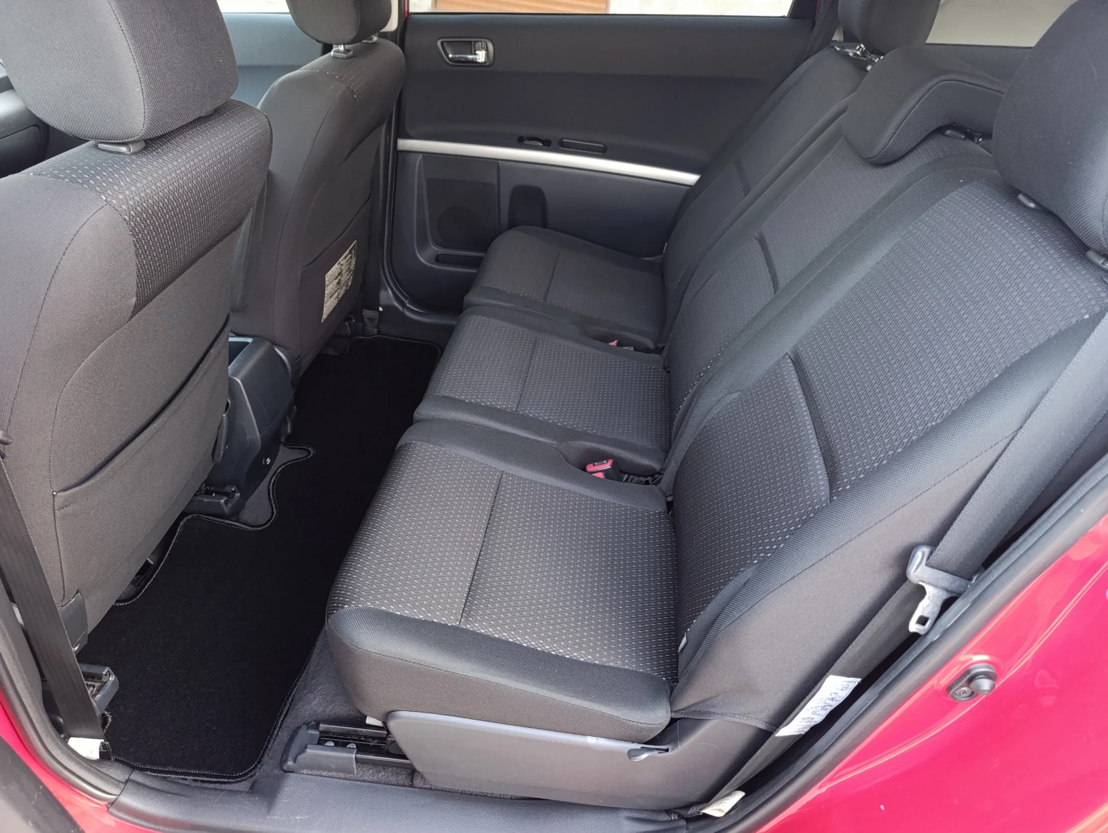 Toyota Corolla verso 2.2 D4D, снимка 11 - Автомобили и джипове - 54231611