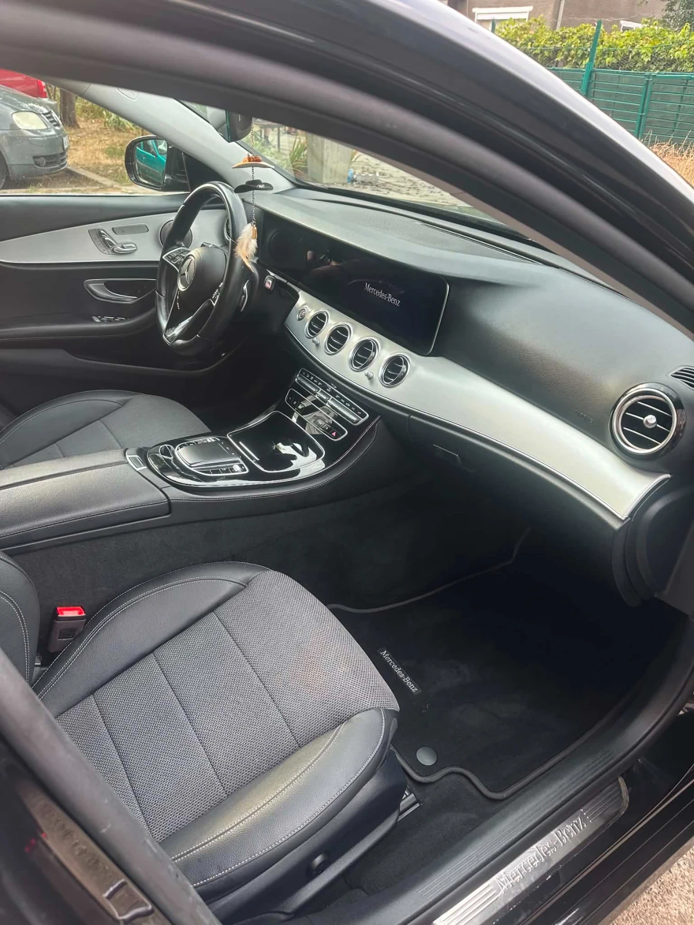 Mercedes-Benz E 220, снимка 4 - Автомобили и джипове - 55891914