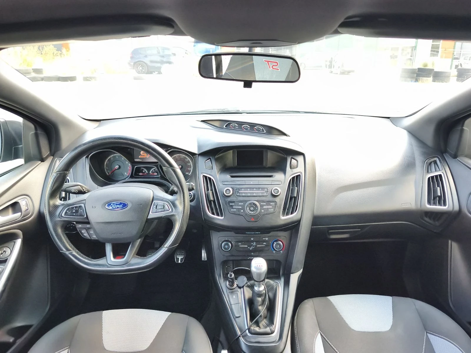 Ford Focus 2.0ST, снимка 8 - Автомобили и джипове - 56045636