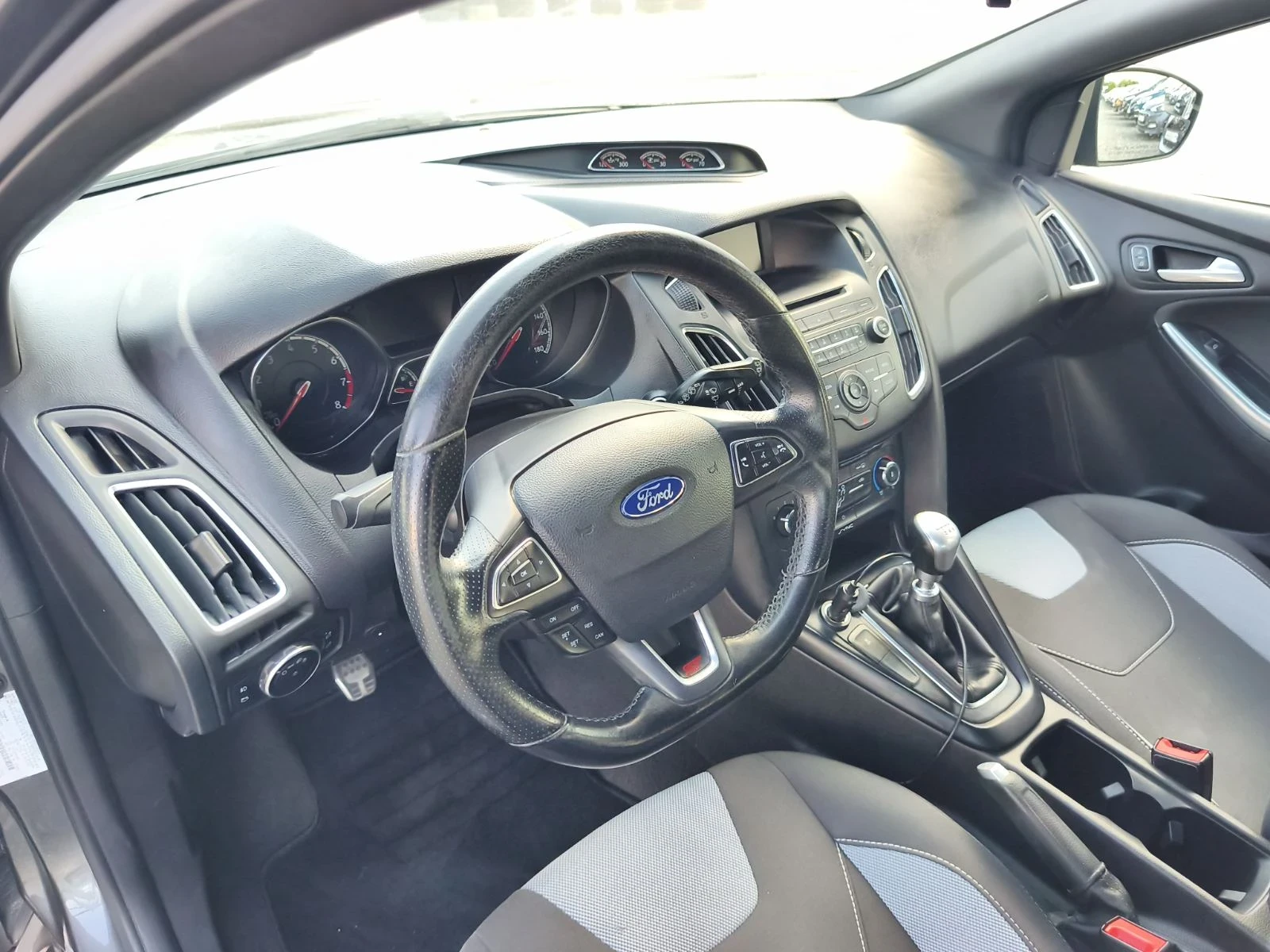 Ford Focus 2.0ST, снимка 9 - Автомобили и джипове - 56045636