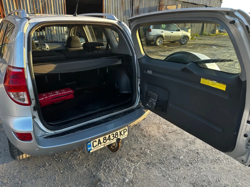 Toyota Rav4 Disel, снимка 8 - Автомобили и джипове - 48354647