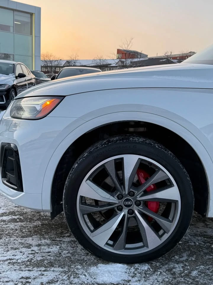 Audi SQ5 TECHNIK * RED INT * PANO * CARFAX * АВТОКРЕДИТ *  - изображение 3