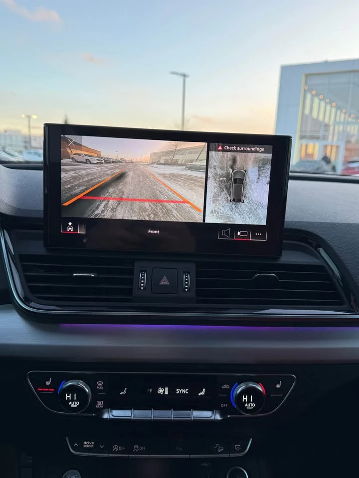 Audi SQ5 TECHNIK * RED INT * PANO * CARFAX * АВТОКРЕДИТ * , снимка 11 - Автомобили и джипове - 53188927