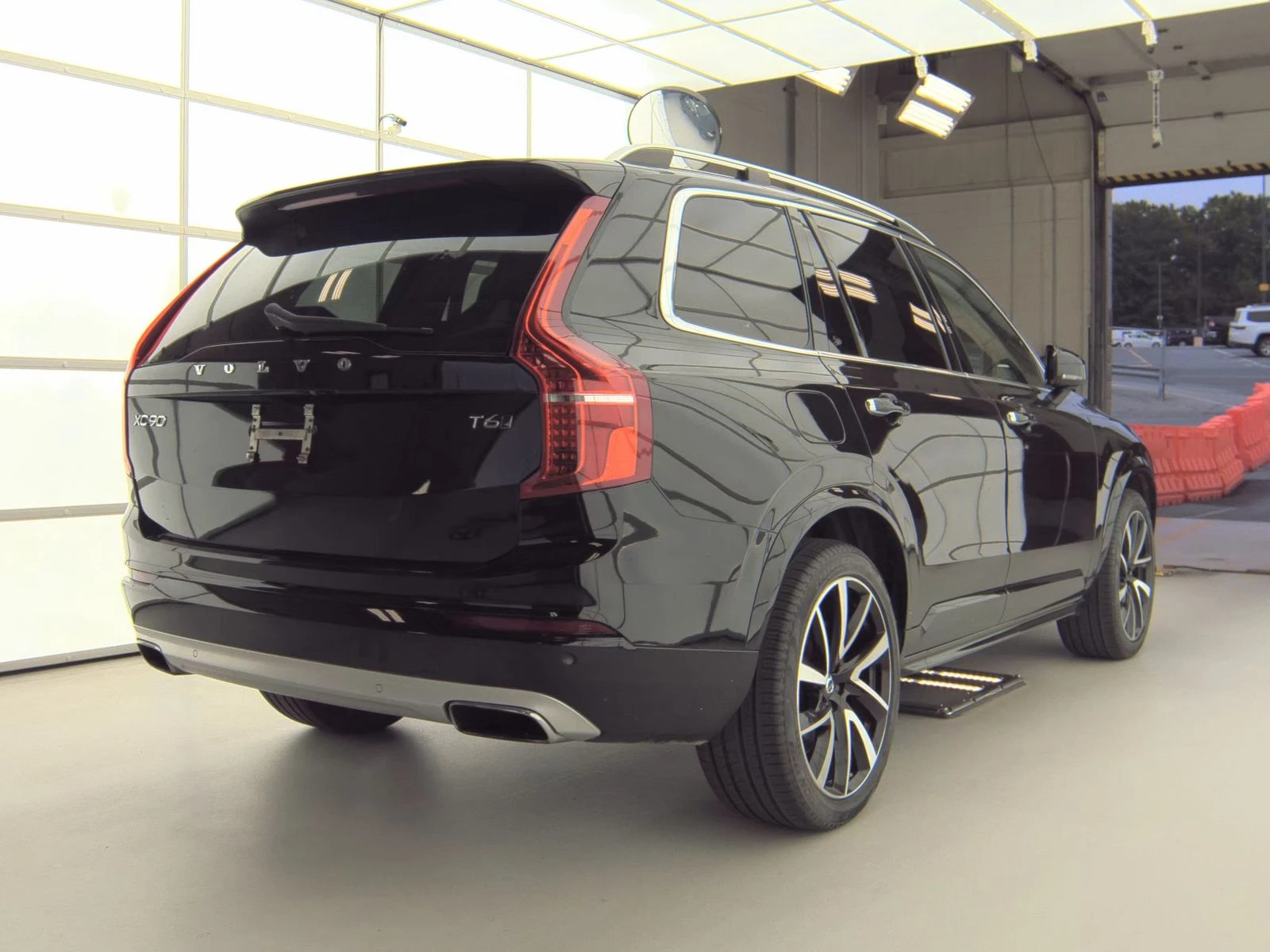 Volvo Xc90 T6 Momentum* Distronic* Keyless* 7Seats* Panorama* - изображение 4