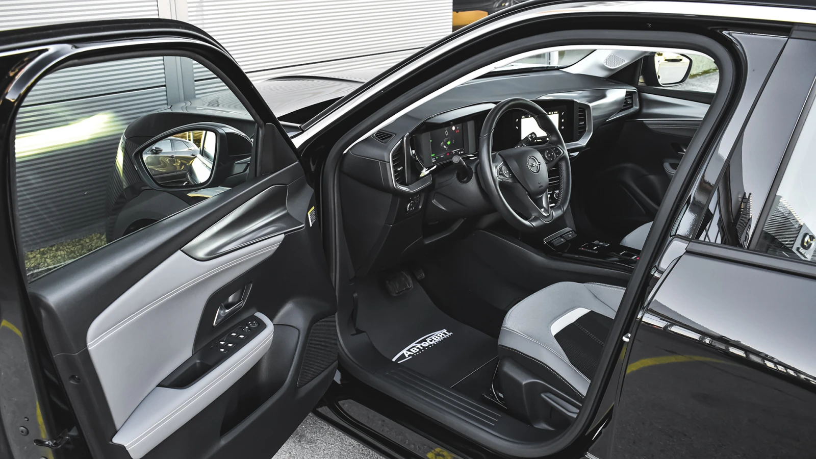 Opel Mokka e-Elegance 50 kWh, снимка 8 - Автомобили и джипове - 54368463