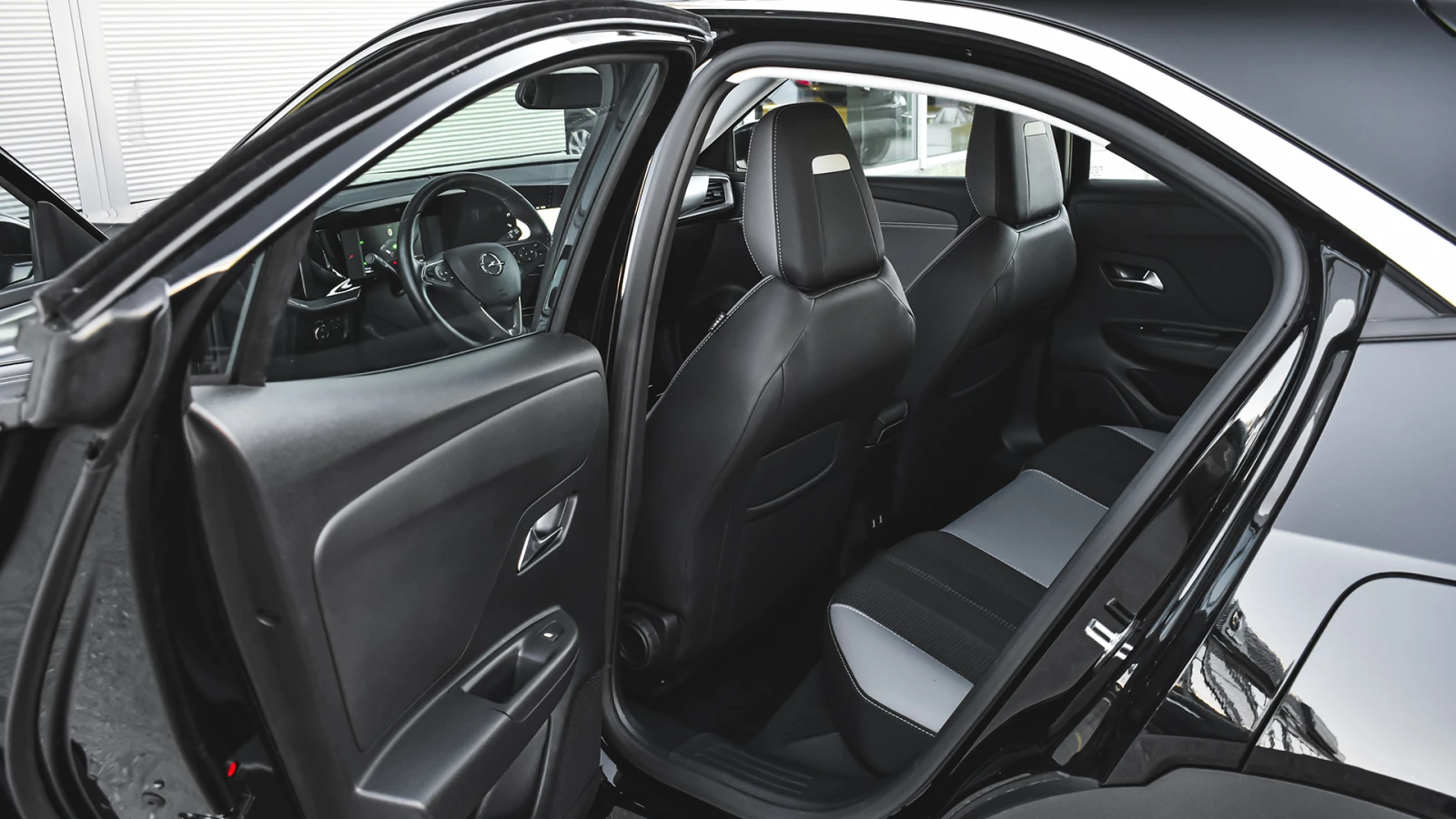 Opel Mokka e-Elegance 50 kWh, снимка 9 - Автомобили и джипове - 54368463