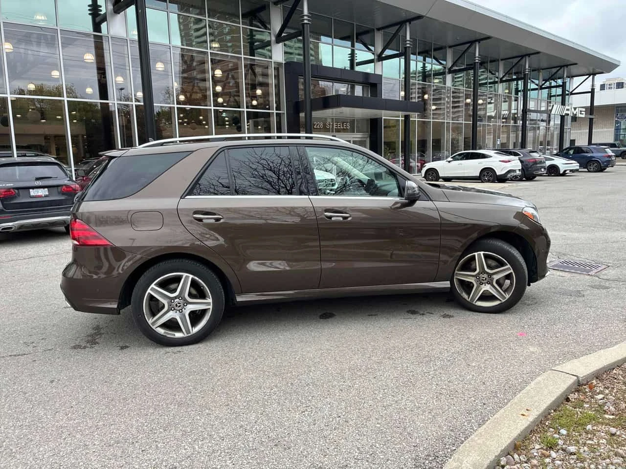 Mercedes-Benz GLE 400 * 360 КАМЕРА* КЛИП НА МОТОРА* АВТОКРЕДИТ* , снимка 3 - Автомобили и джипове - 54909749