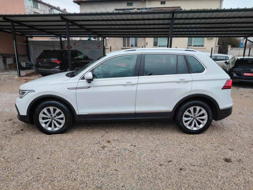 VW Tiguan 06.2022гDSG-2.0TDi-150кс-FACE-БЕЗУПРЕЧЕН!, снимка 3 - Автомобили и джипове - 55092872