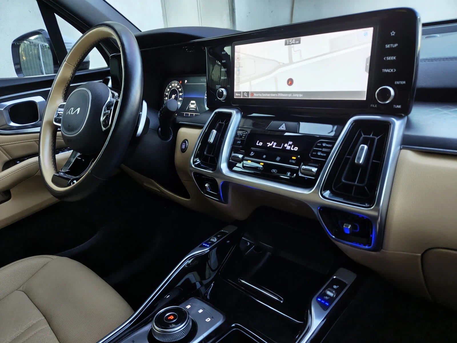 Kia Sorento 2.2d/ PLATINUM/4x4/ДИСТРОНИК/ОБДУХВАНЕ/8 СКОРОСТИ, снимка 10 - Автомобили и джипове - 55523477