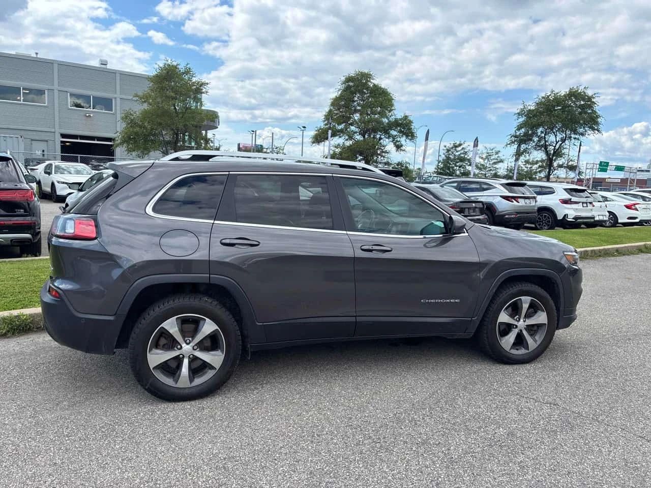 Jeep Cherokee * Limited * CARFAX * ОПЦИЯ ЗА ФИНАНСИРАНЕ, снимка 3 - Автомобили и джипове - 55736208