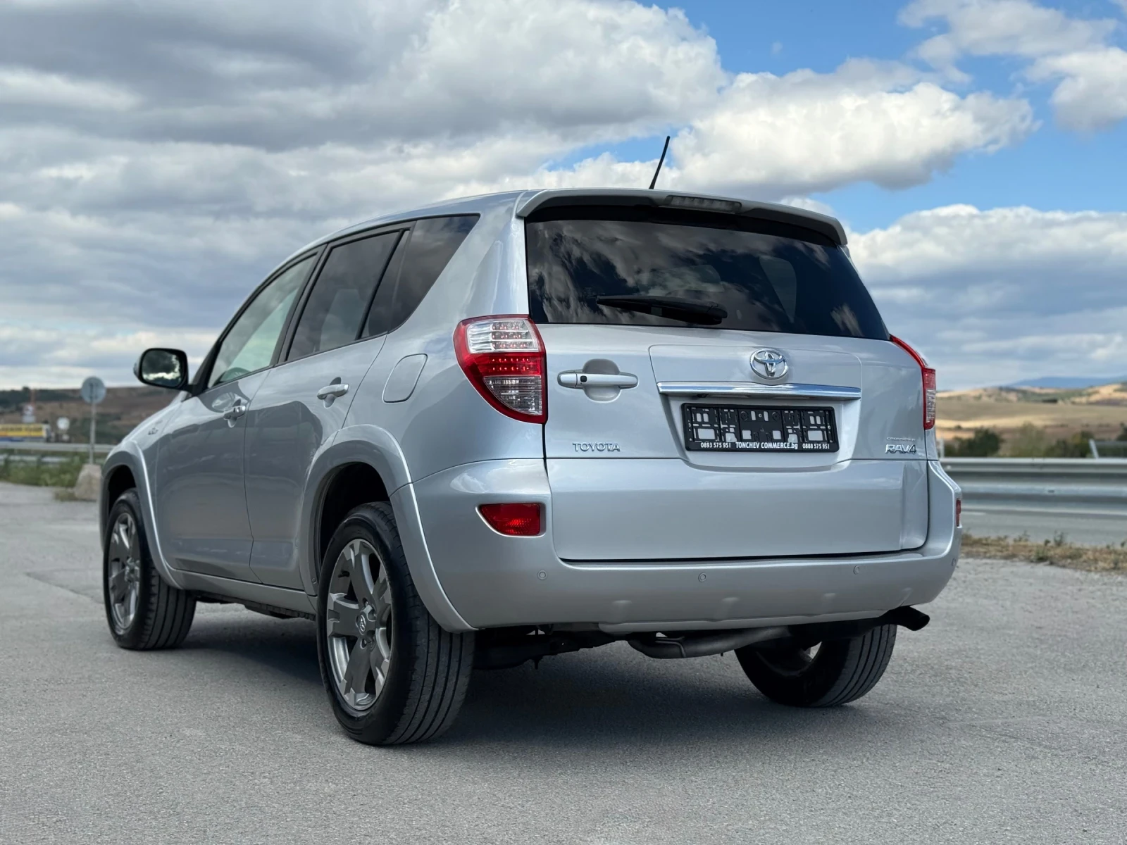 Toyota Rav4 2.2-CROSSOVER-EXCLUSIVE-4х4-КАМЕРА-КОЖА-ПОДГРЕВ, снимка 4 - Автомобили и джипове - 56225961