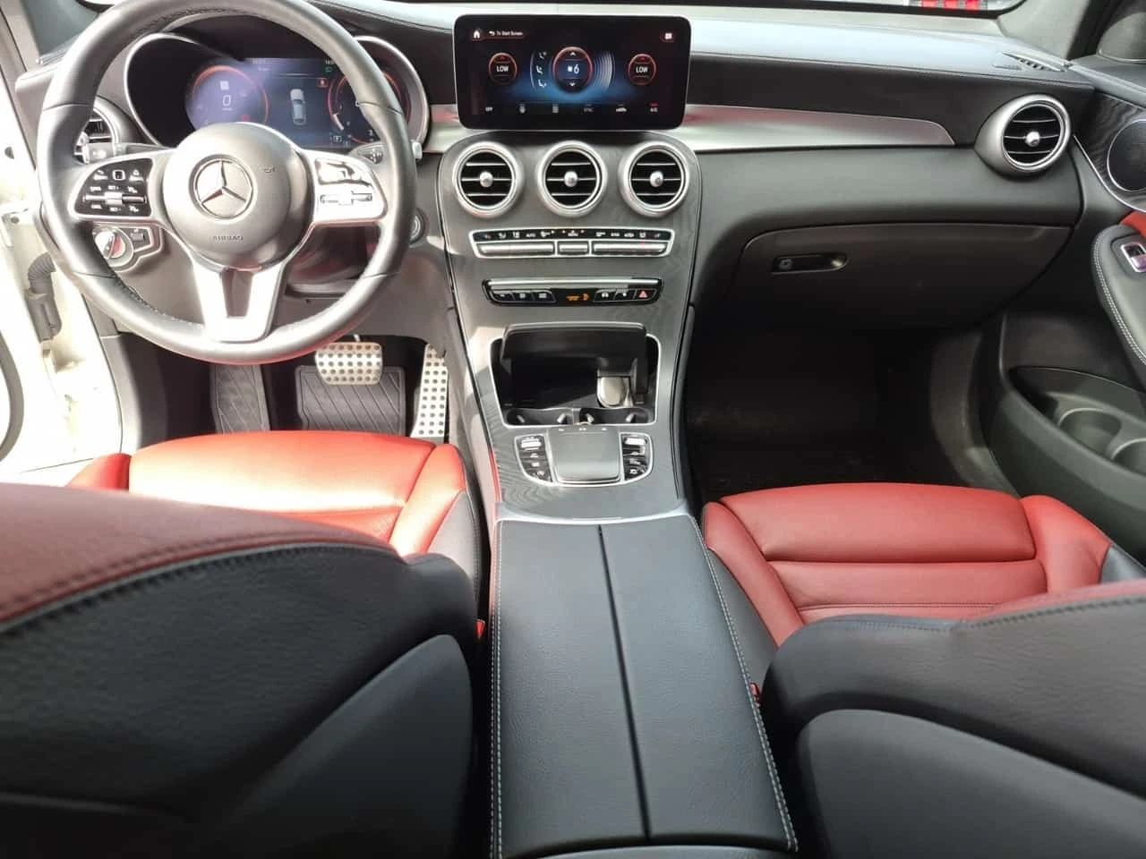 Mercedes-Benz GLC 300 COUPE| ПАМЕТ| ПАНОРАМА| 360| 2 КЛЮЧА| , снимка 2 - Автомобили и джипове - 56253312