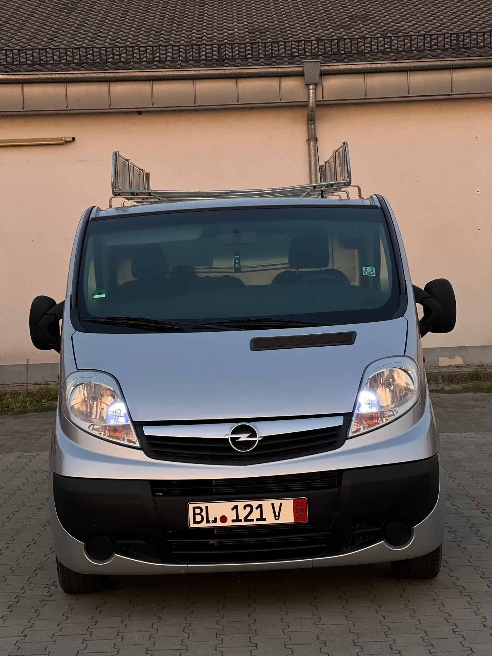 Opel Vivaro 2.0 CDTI / КЛИМА / Теглич / ТОП - изображение 2