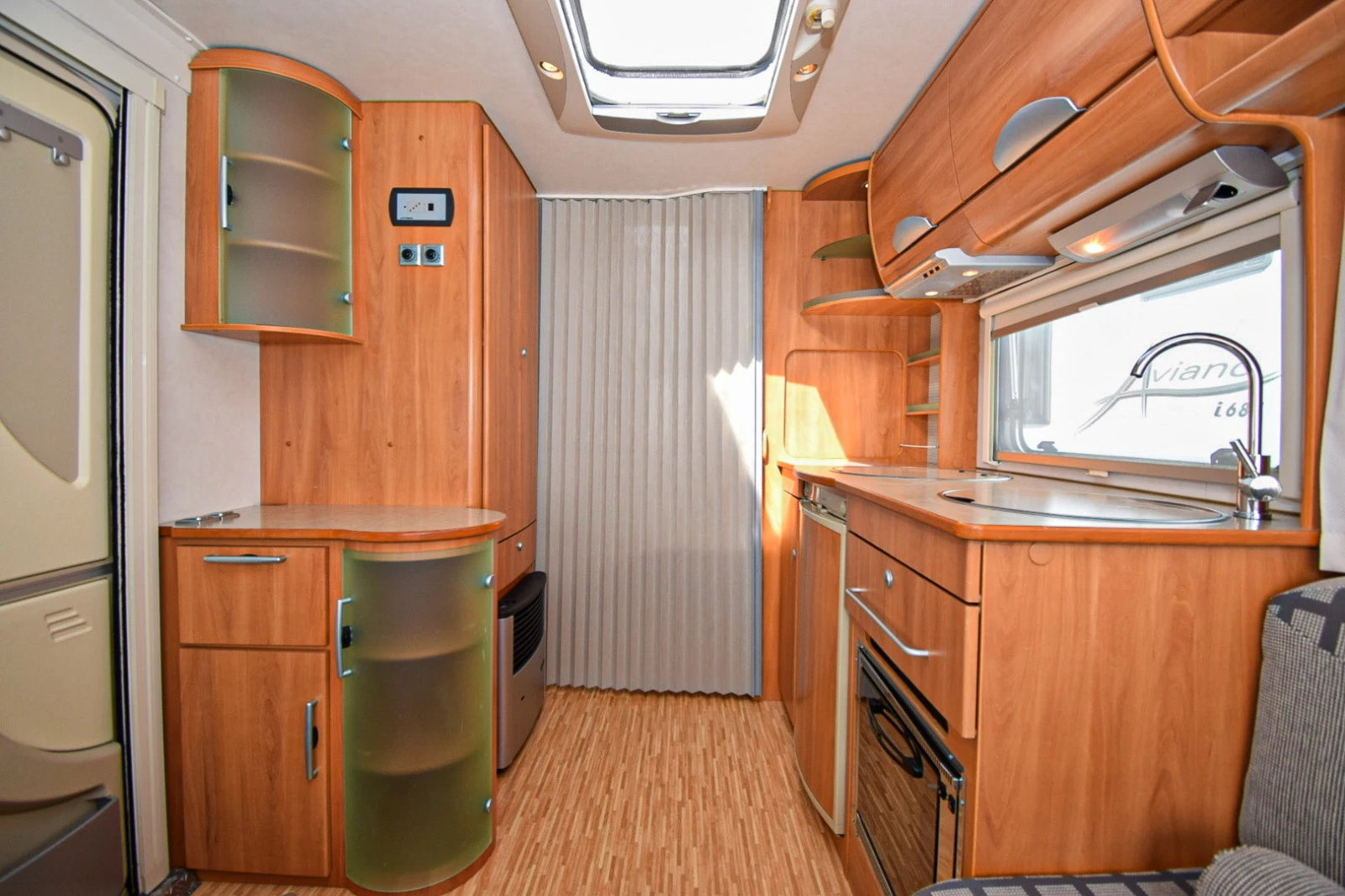 Каравана HYMER / ERIBA Nova 645 G, снимка 5 - Каравани и кемпери - 54416273