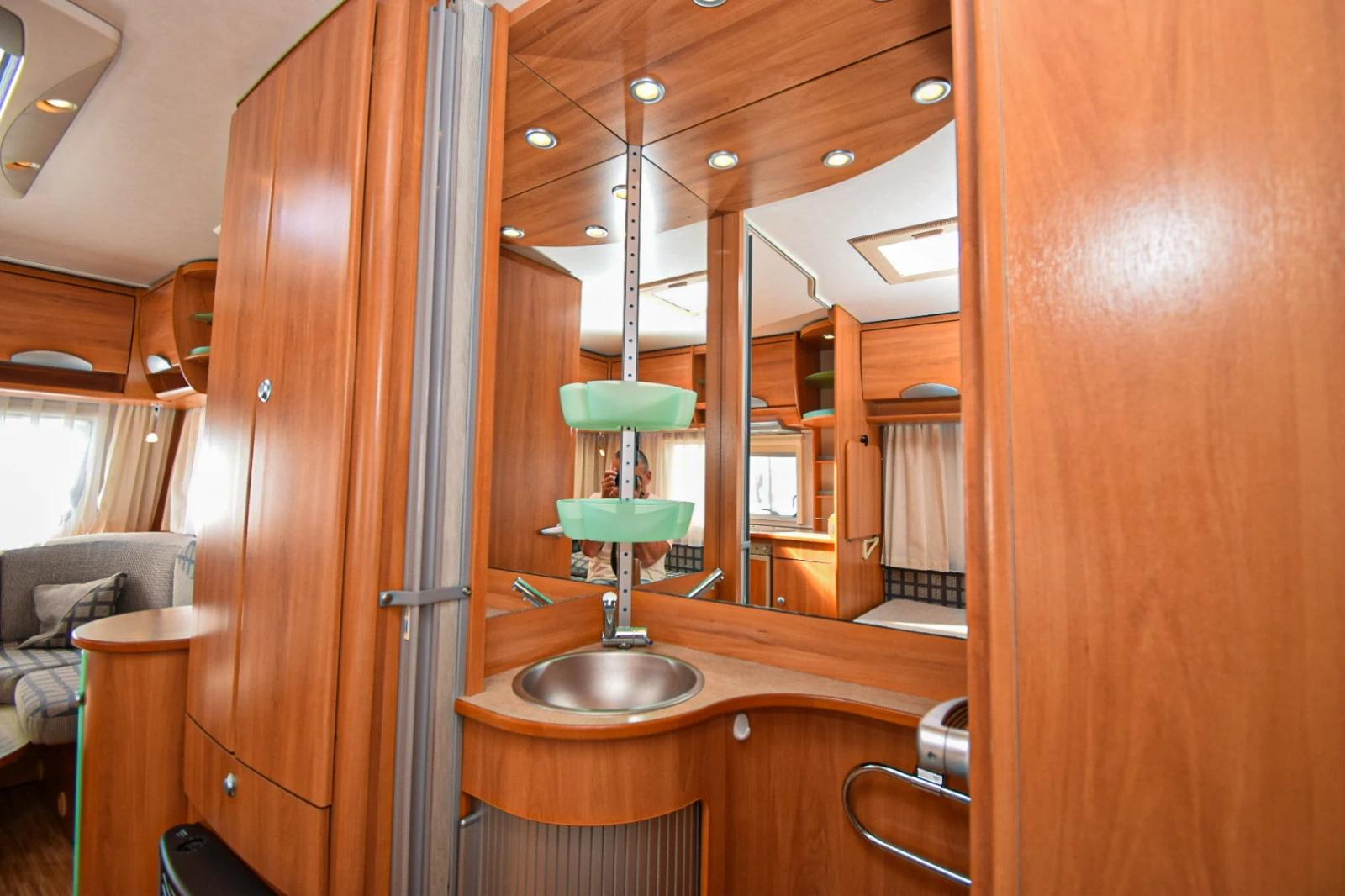 Каравана HYMER / ERIBA Nova 645 G, снимка 9 - Каравани и кемпери - 54416273