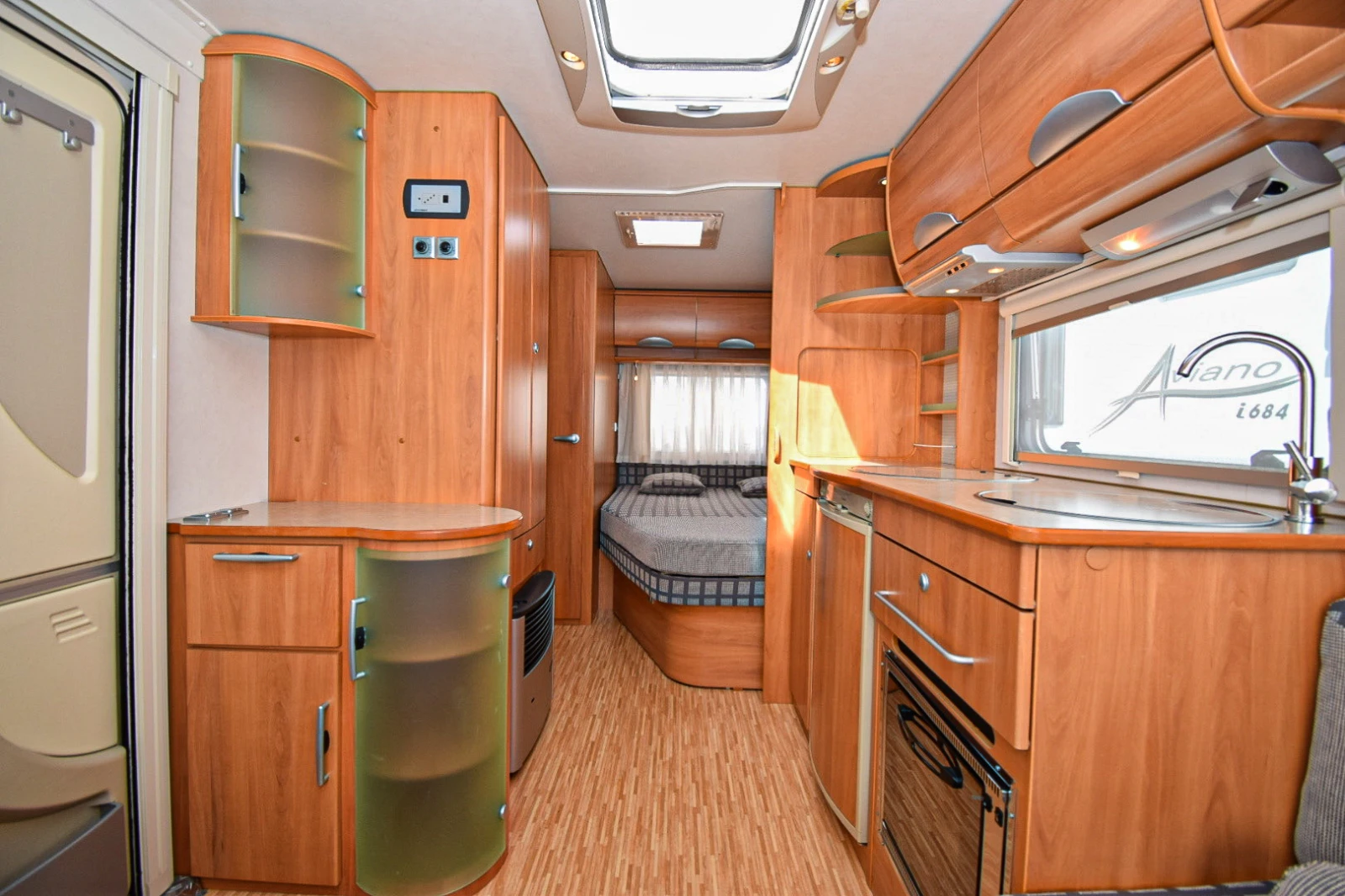 Каравана HYMER / ERIBA Nova 645 G, снимка 6 - Каравани и кемпери - 54416273