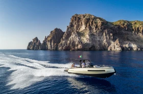 Моторна яхта Invictus GT280, снимка 4