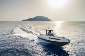 Моторна яхта Invictus GT280, снимка 7