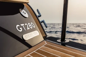 Моторна яхта Invictus GT280, снимка 10