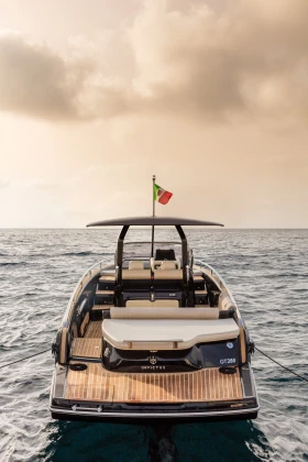 Моторна яхта Invictus GT280, снимка 3