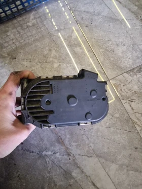 6420900070 дроселова клапа MERCEDES , снимка 2 - Части - 52624139