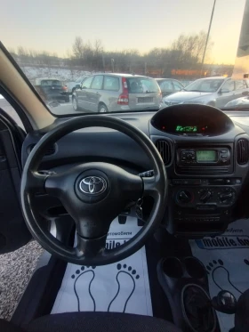 Toyota Yaris verso ОБСЛУЖЕНА 179000км., снимка 13