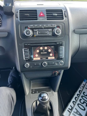 VW Touran 1.6 TDI // Нави // Клима // Парктроник - 11999 лв. - 54038902 14