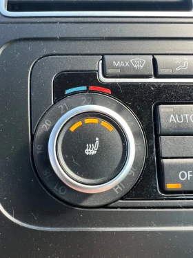 VW Touran 1.6 TDI // Нави // Клима // Парктроник - 11999 лв. - 54038902 15