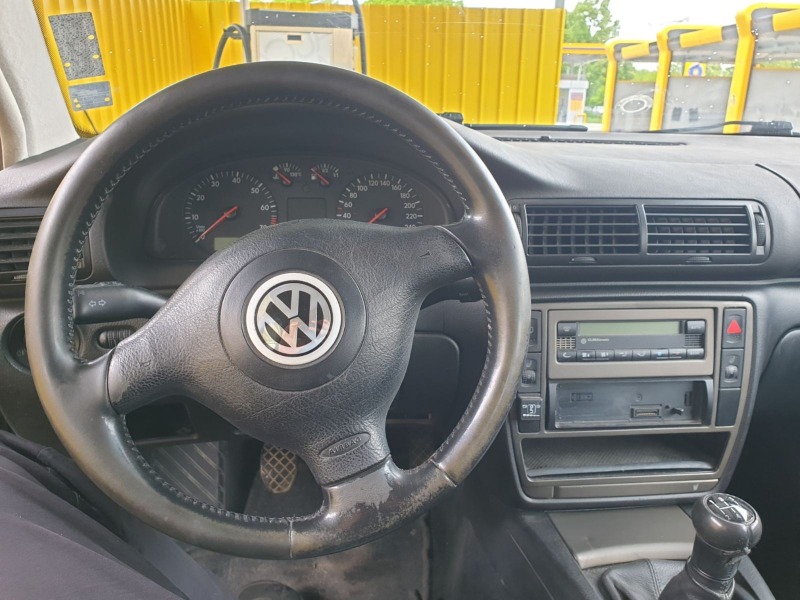 VW Passat, снимка 14 - Автомобили и джипове - 45807954
