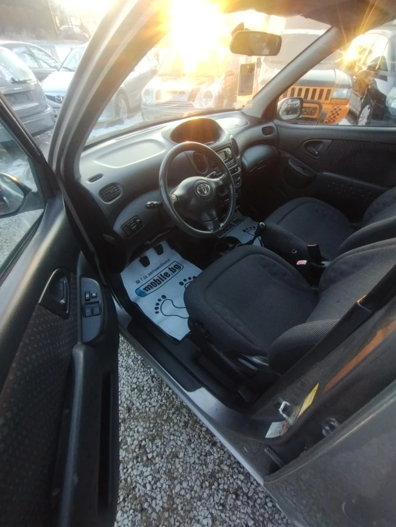 Toyota Yaris verso ОБСЛУЖЕНА 179000км., снимка 12 - Автомобили и джипове - 49220657