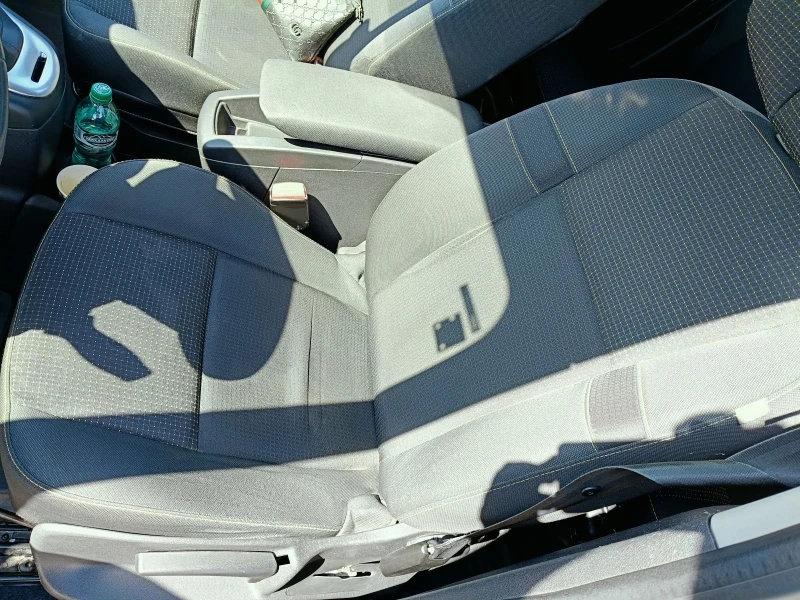 Renault Grand scenic 2.0 AUTOMATIC 6+ 1, снимка 9 - Автомобили и джипове - 50966572