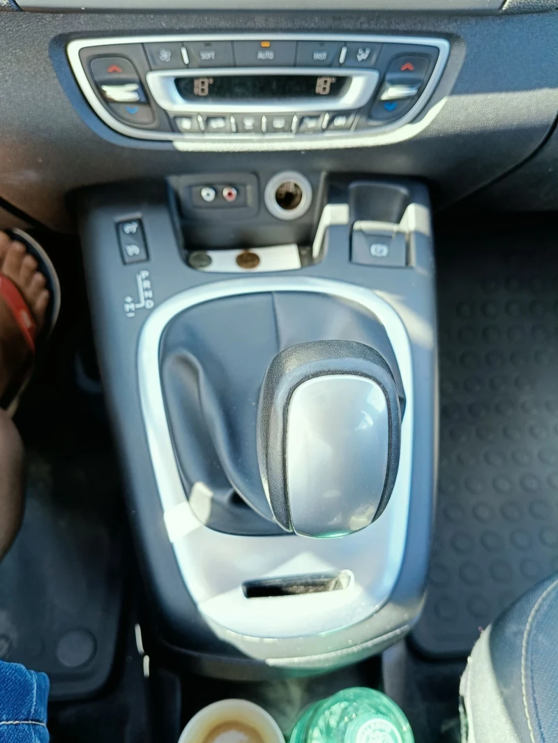 Renault Grand scenic 2.0 AUTOMATIC 6+ 1, снимка 13 - Автомобили и джипове - 50966572