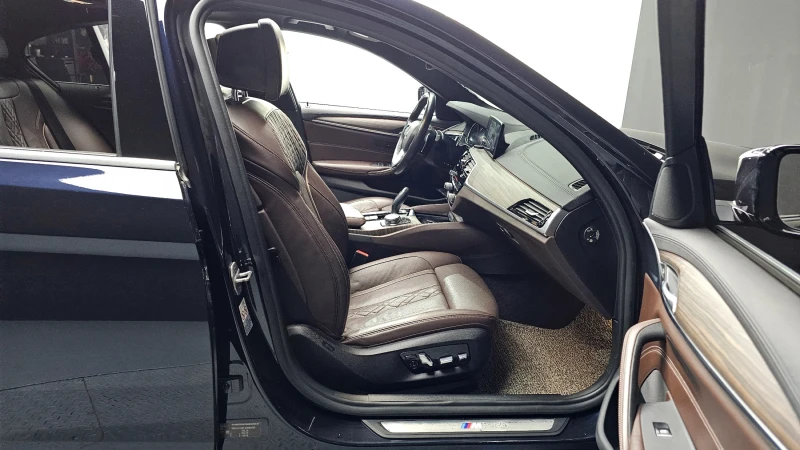 BMW 520 d M sport, снимка 10 - Автомобили и джипове - 52563126