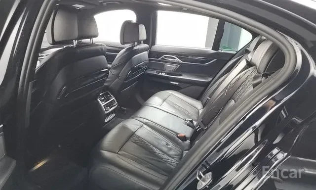 BMW 740 d xDrive M-Sport, снимка 15 - Автомобили и джипове - 55753712