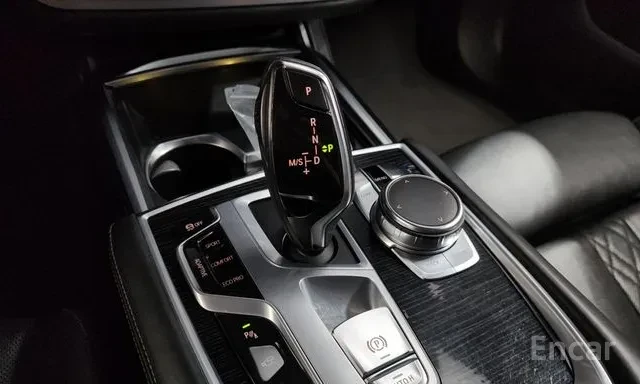 BMW 740 d xDrive M-Sport, снимка 9 - Автомобили и джипове - 55753712