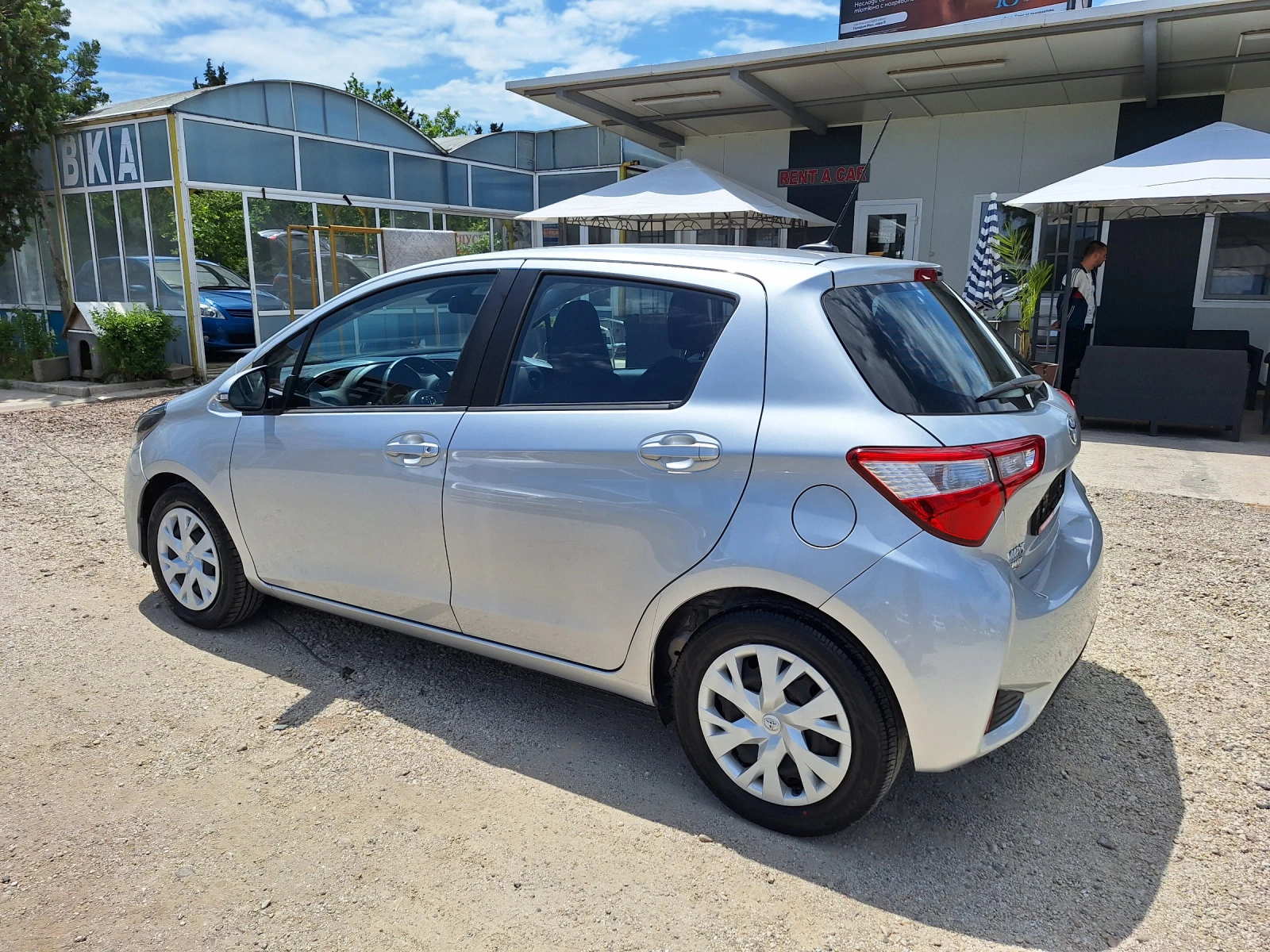 Toyota Yaris 1.0 - изображение 7